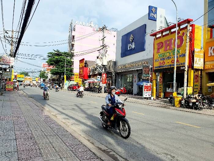 MẶT TIỀN SIÊU KINH DOANH - KHU VÀNG BẠC ĐÁ QUÝ - NHÀ 2 MẶT TIỀN TRƯỚC SAU - THU NHẬP 20TR/THÁNG