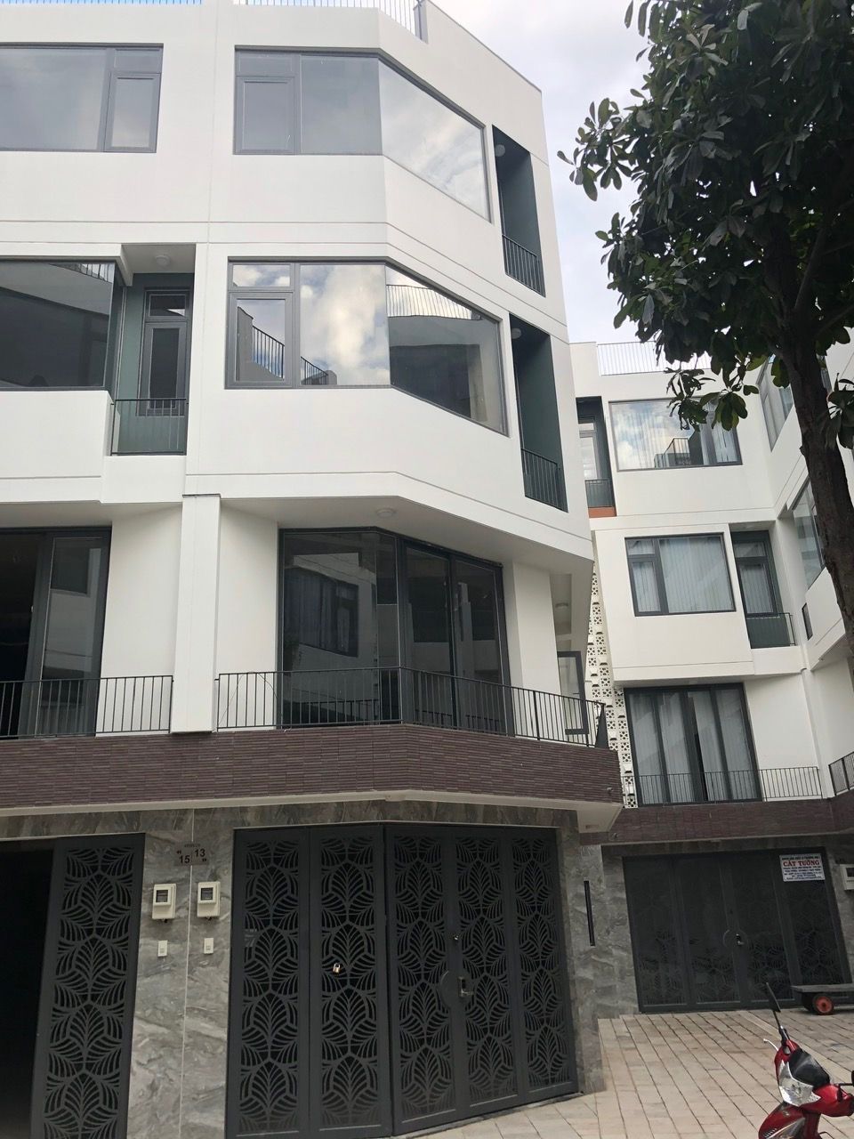 NHÀ ĐẸP - 5 TẦNG - LÔ GÓC - KHU COMPOUND - XE HƠI VÀO NHÀ