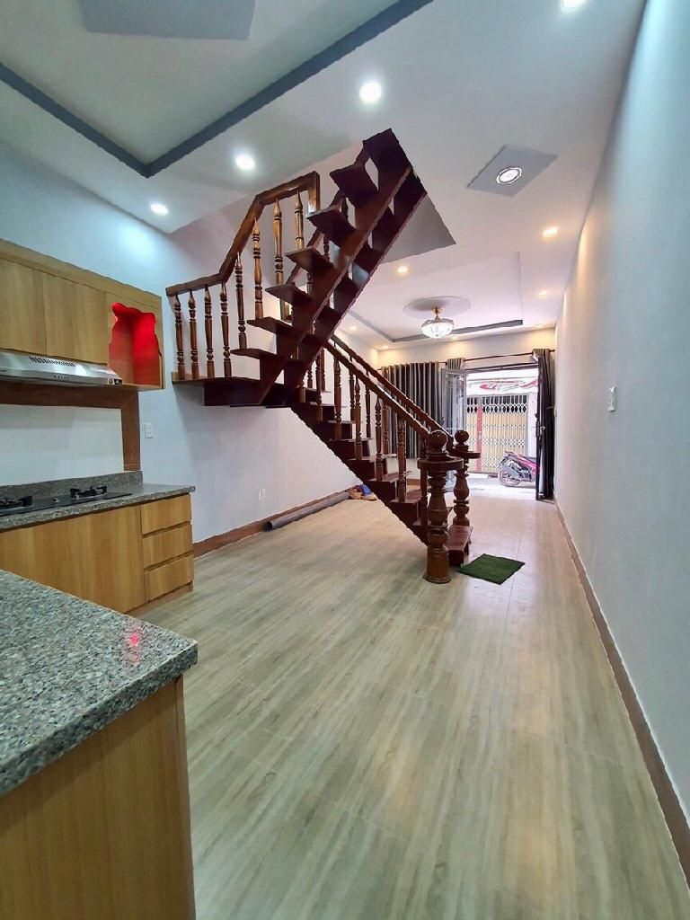 NHỈNH 1 TỶ CÓ NHÀ 2 TẦNG GẦN 40M2 NGAY VÕ VĂN KIỆT