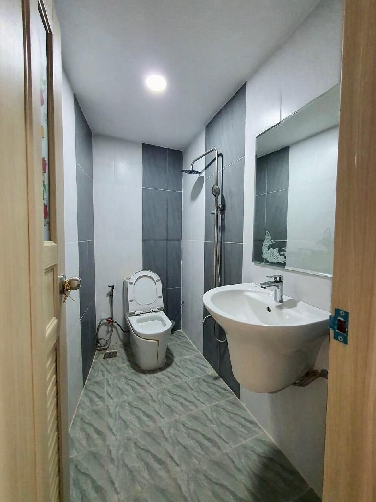 NHỈNH 1 TỶ CÓ NHÀ 2 TẦNG GẦN 40M2 NGAY VÕ VĂN KIỆT