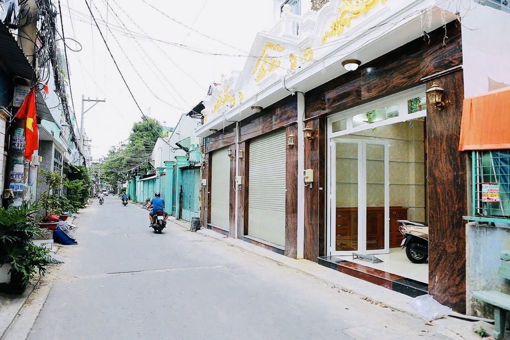 MẶT TIỀN 4 TẦNG - KHU PHÂN LÔ HƯƠNG LỘ 2 - ĐƯỜNG 8M THÔNG AO ĐÔI - TẶNG FULL NỘI THẤT